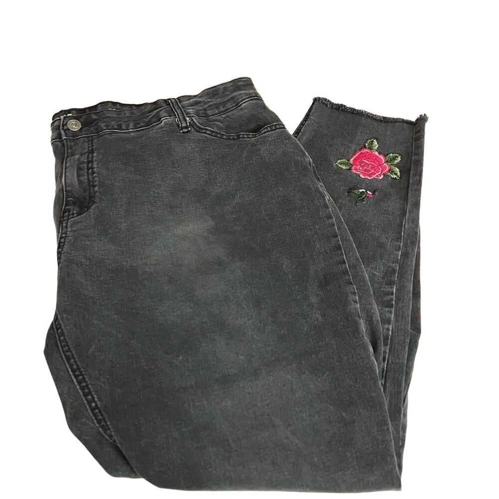 True Craft Black Skinny Jeans with Rose appliqués on both legs / SZ: 24